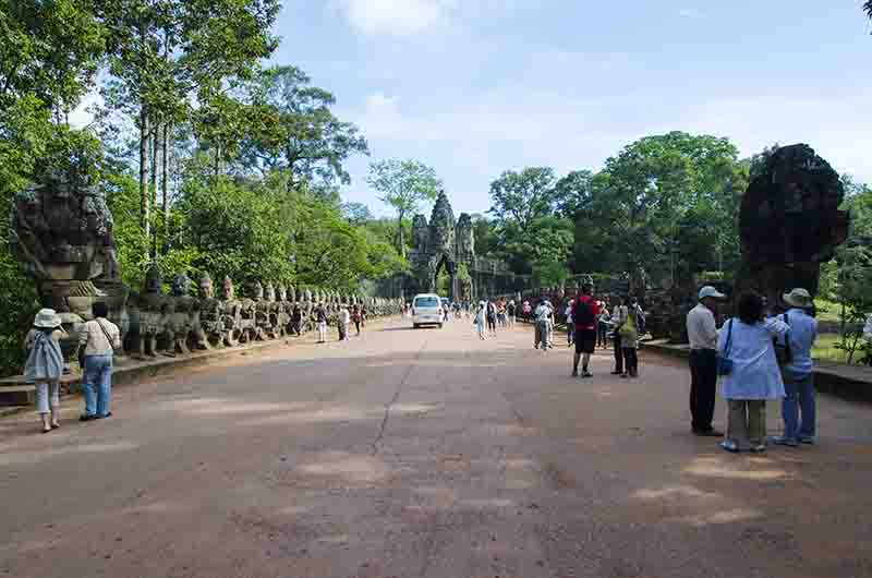 37 - Camboya - Angkor - ciudad de Angkor Thom - puerta sur